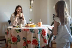 Keittiötekstiilit^Pentik pöytäliina Huvila 145x250 cm v.oranssi