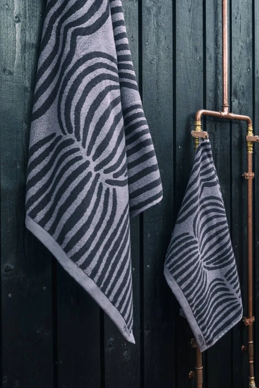 Kylpyhuone- Ja Saunatekstiilit|Kylpyhuone- Ja Saunatekstiilit^Pentik Vilja kylpypyyhe musta 70x150 cm