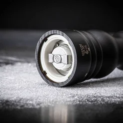 Keittiötarvikkeet^Peugeot Z-suolamylly Paris karkeudensäädöllä 18 cm natural