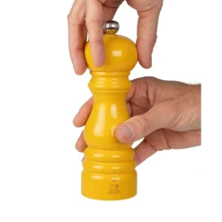 Keittiötarvikkeet^Peugeot Z-suolamylly Paris karkeudensäädöllä 18 cm Yellow Sa