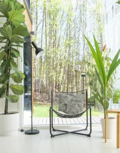 Sisustusvalaisimet^Sessak Jack lattiavalaisin mattamusta