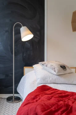 Sisustusvalaisimet^Sessak lattiavalaisin Cleo metallisatiini