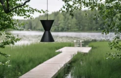 Sisustusvalaisimet^Sessak Länsi designriippuvalaisin musta