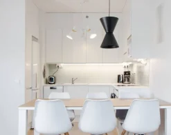 Sisustusvalaisimet^Sessak Länsi designriippuvalaisin musta