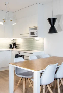 Sisustusvalaisimet^Sessak Länsi designriippuvalaisin musta