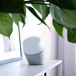 Sisustusvalaisimet^Sessak pöytävalaisin Louhi betoninvärinen / valkoinen