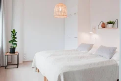 Sisustusvalaisimet^Sessak riippuvalaisin Aya S luonnonvaalea