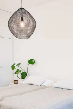 Sisustusvalaisimet^Sessak riippuvalaisin Penny musta