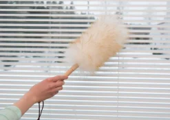 Puhdistus Ja Siivous^Sini Pölyhuiska lampaanvillaa