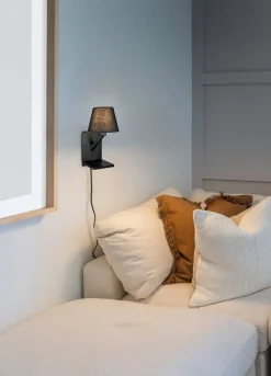 Sisustusvalaisimet^Trio Lighting Comfort seinävalaisin E14 mattamusta latausase