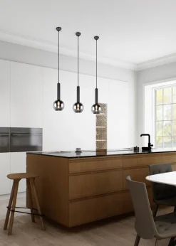 Sisustusvalaisimet^Trio Lighting riippuvalaisin Clayton 1-os E27 mattamusta