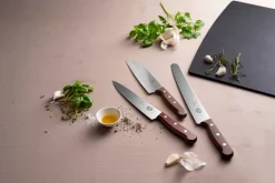 Veitset Ja Leikkuulaudat^Victorinox Santoku 17 cm ovaalihiottu puukahvalla