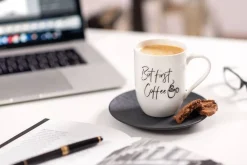 Astiat^Villeroy&Boch Statement muki 11,5x8x10,5cm 0,28l But first Coffee