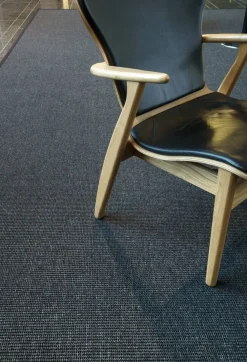 Keskilattiamatot^VM-Carpet Esmeralda 79 musta, 200*300 cm, kantti 020 B