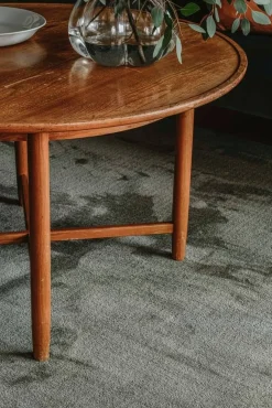 Keskilattiamatot^VM-Carpet Puuteri 164 oliivi, 133*200 cm, kantti 5921