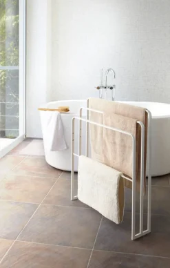 Kylpyhuoneen Säilytys^Yamazaki kylpypyyheteline Tower valkoinen