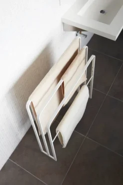 Kylpyhuoneen Säilytys^Yamazaki kylpypyyheteline Tower valkoinen