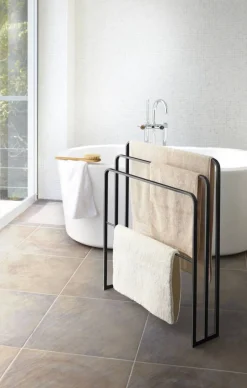 Kylpyhuoneen Säilytys^Yamazaki kylpypyyheteline Tower musta