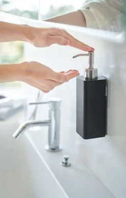 Kylpyhuonetarvikkeet^Yamazaki saippua-annostelija Tower musta