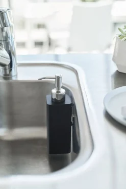 Kylpyhuonetarvikkeet^Yamazaki saippua-annostelija Tower musta