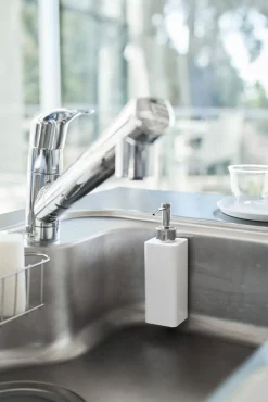 Kylpyhuonetarvikkeet^Yamazaki saippua-annostelija Tower valkoinen