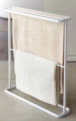 Kylpyhuoneen Säilytys^Yamazaki teline kylpypyyhkeille