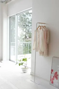 Kylpyhuoneen Säilytys|Hyllyt Ja Telineet^Yamazaki Vaateteline Tower Slim valkoinen