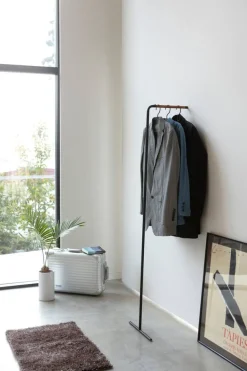 Kylpyhuoneen Säilytys|Hyllyt Ja Telineet^Yamazaki Vaateteline Tower Slim musta