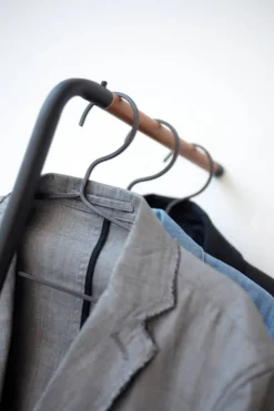 Kylpyhuoneen Säilytys|Hyllyt Ja Telineet^Yamazaki Vaateteline Tower Slim musta